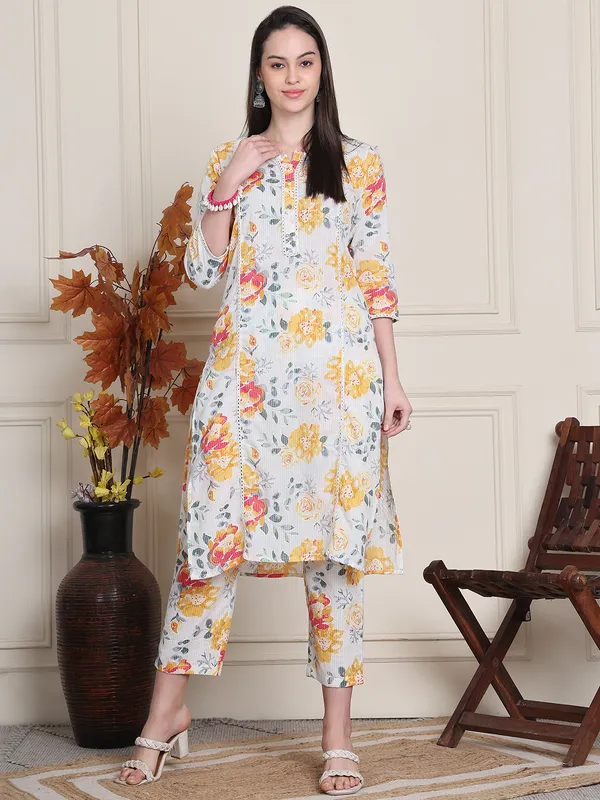 White_Cotton_Printed_Casual_Kurta_Sets_For_Women
