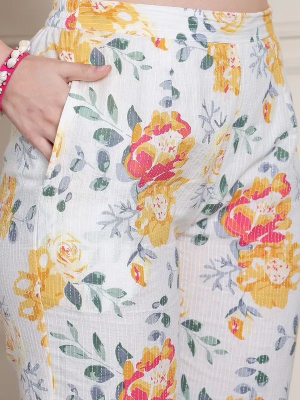 White_Cotton_Printed_Casual_Kurta_Sets_For_Women