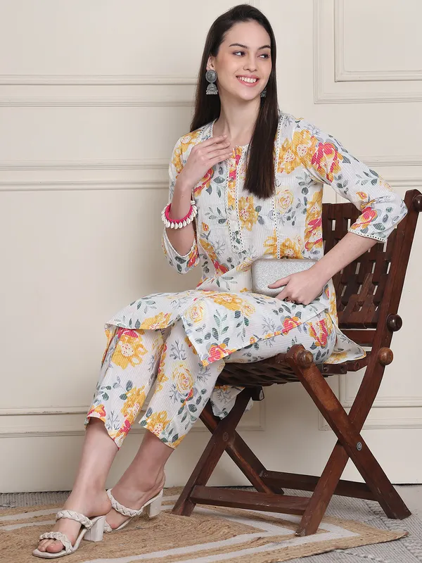 White_Cotton_Printed_Casual_Kurta_Sets_For_Women