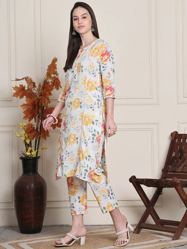 White_Cotton_Printed_Casual_Kurta_Sets_For_Women