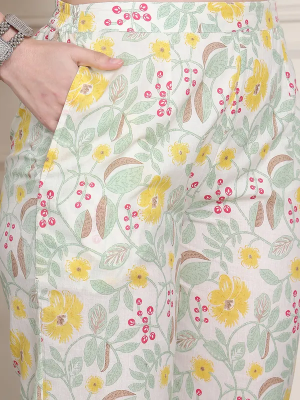 Off_White_Cotton_Printed_Casual_Kurta_Sets_For_Women