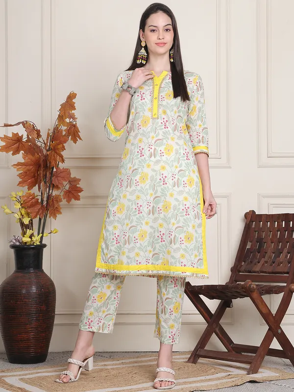 Off_White_Cotton_Printed_Casual_Kurta_Sets_For_Women