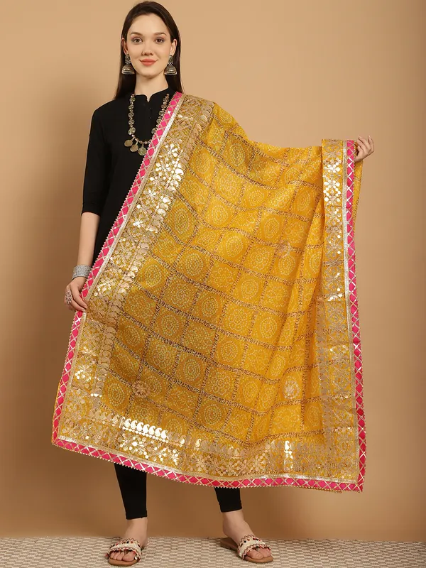 Yellow_Cotton_Kota_Doriya_Gota_Patti_Work_Dupatta