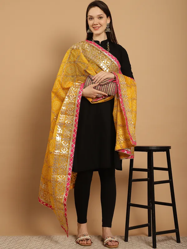 Yellow_Cotton_Kota_Doriya_Gota_Patti_Work_Dupatta