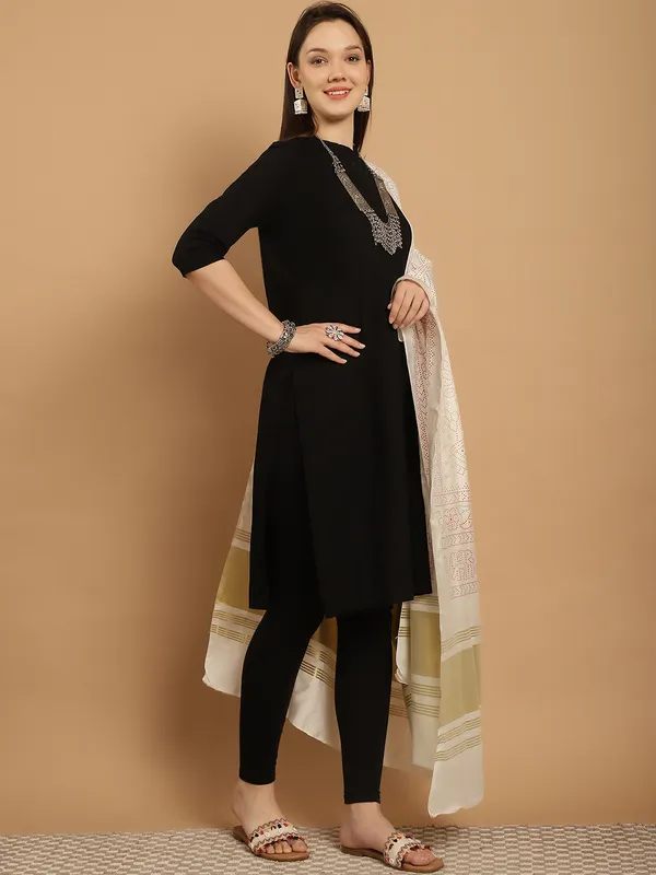 Off_White_Muslin_Bandhej_Ethnic_Dupatta