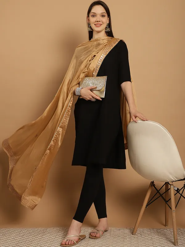 Gold_Crepe_Gota_Patti_Work_Ethnic_Dupatta