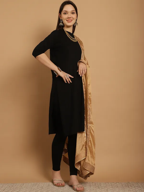 Gold_Crepe_Gota_Patti_Work_Ethnic_Dupatta