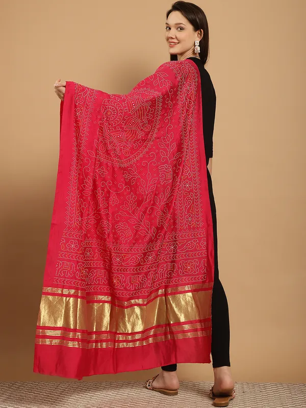 Magenta_Muslin_Bandhej_Ethnic_Dupatta