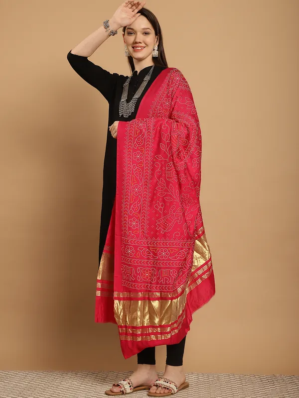 Magenta_Muslin_Bandhej_Ethnic_Dupatta