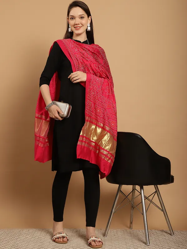 Magenta_Muslin_Bandhej_Ethnic_Dupatta