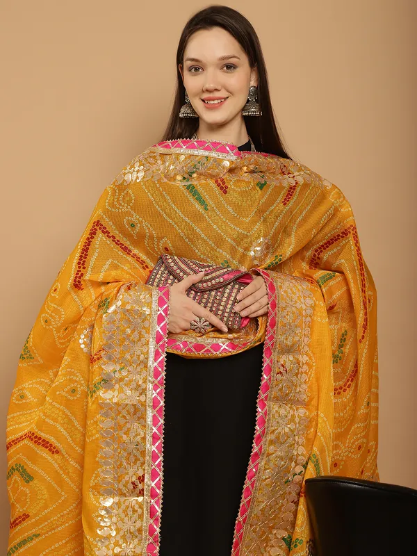 Yellow_Cotton_Kota_Doriya_Gota_Patti_Work_Dupatta