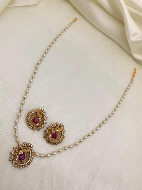 Peacock_Antique_Pearl_Chain_Pendant_with_Earrings