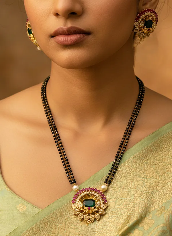 Pretty_Flower_designed_Pendant_with_Earring_Mangalsutra_set