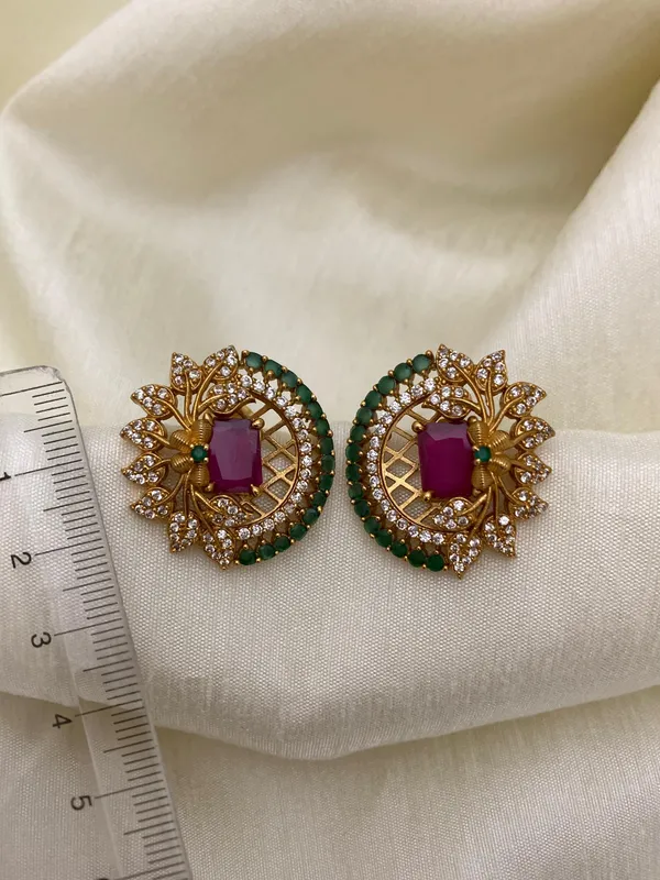 Exclusive_Flower_designed_Ear_stud