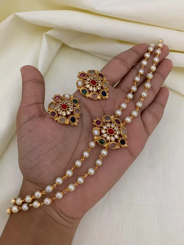 Elegant_matte_finish_navratan_Chokerset_with_Earring