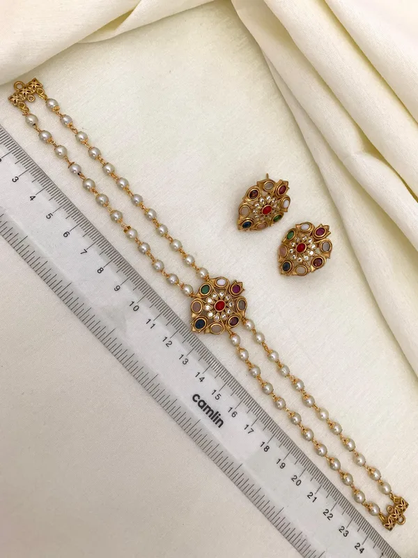Elegant_matte_finish_navratan_Chokerset_with_Earring