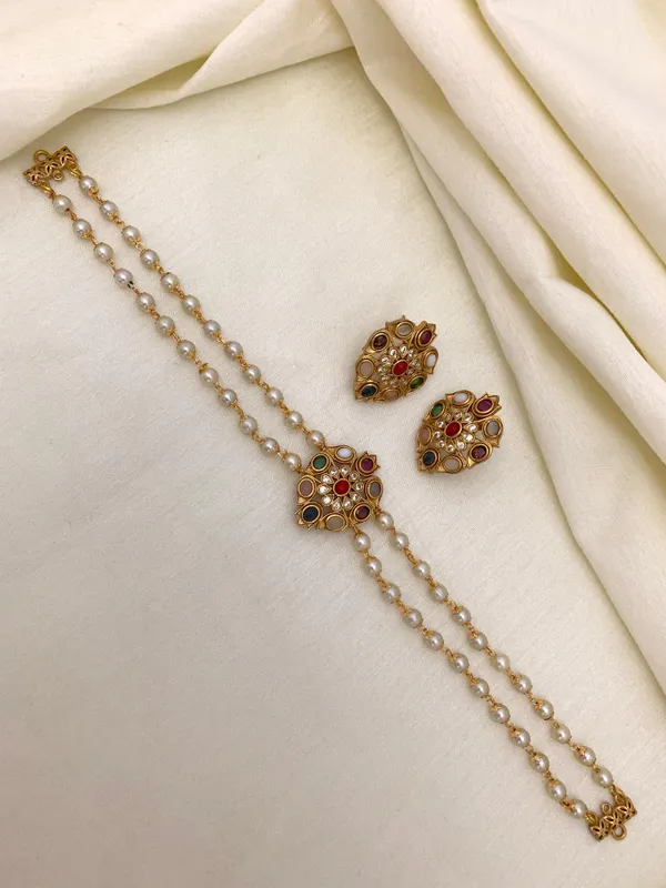 Elegant_matte_finish_navratan_Chokerset_with_Earring