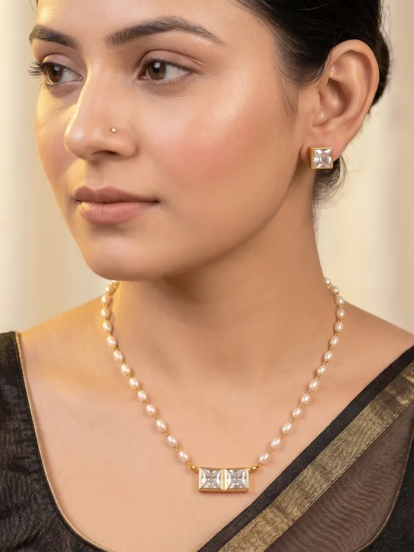 Trendy_Double_stone_Ad_pendant_with_single_line_Pearl_Mala_set