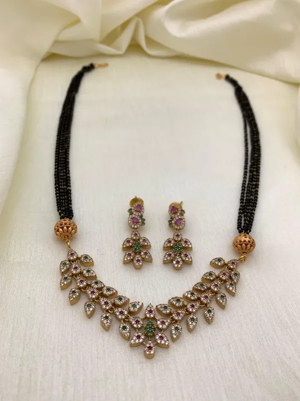 Ethnic_Matte_finish_AD_Leaf_Pendant_with_Mangalsutra_set