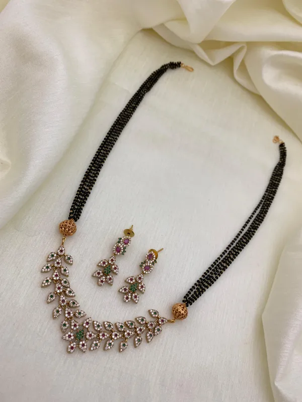 Ethnic_Matte_finish_AD_Leaf_Pendant_with_Mangalsutra_set