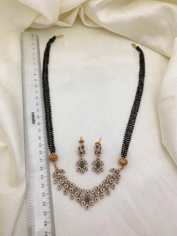 Ethnic_Matte_finish_AD_Leaf_Pendant_with_Mangalsutra_set