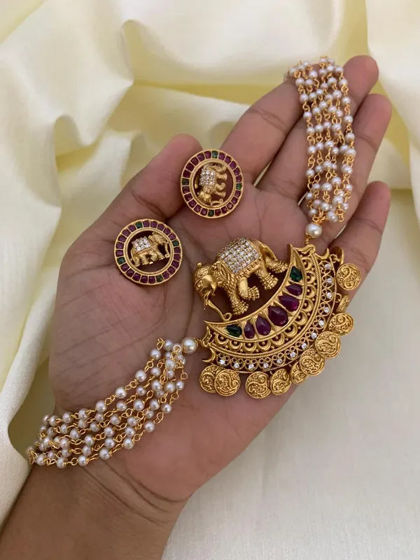 AMIRA_PEARL_CHOKER_SET