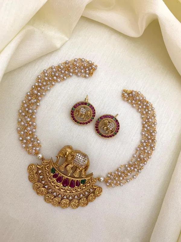 AMIRA_PEARL_CHOKER_SET