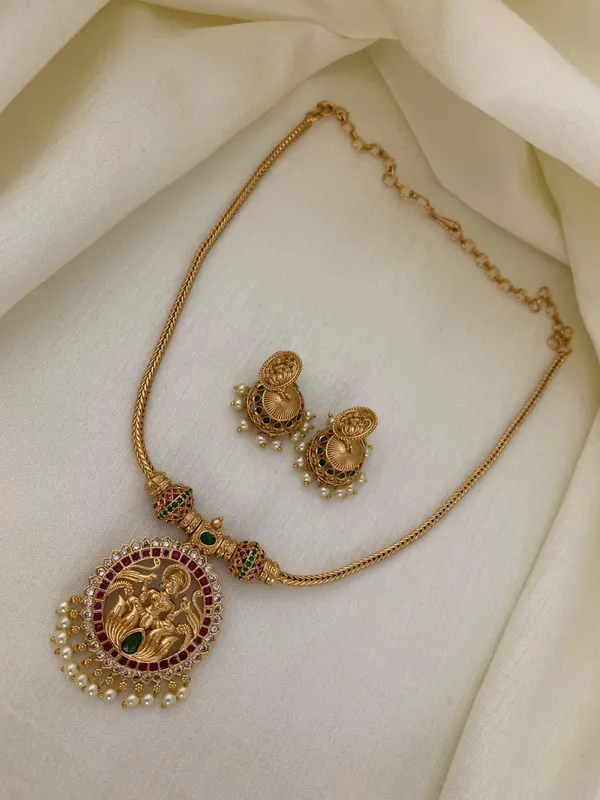 sanvi_necklace_set