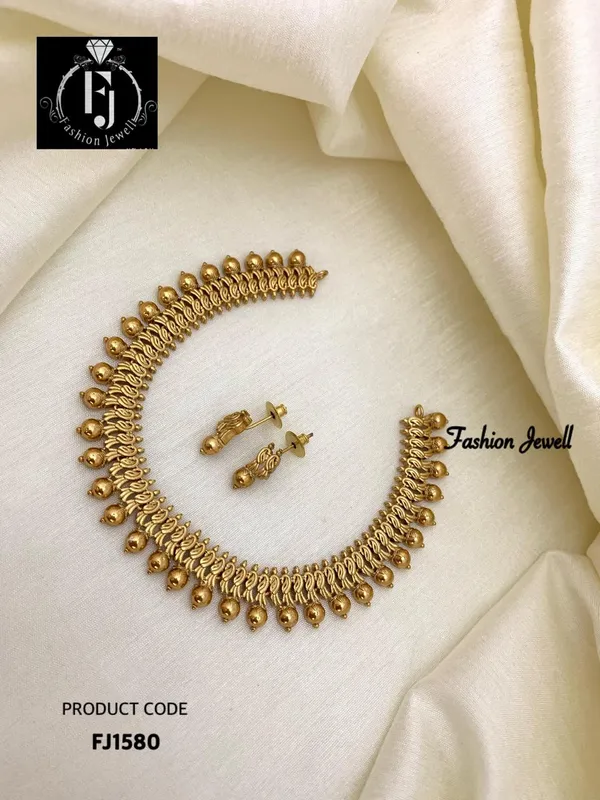 ARIYAHI_SHORT_NECKLACE_SET