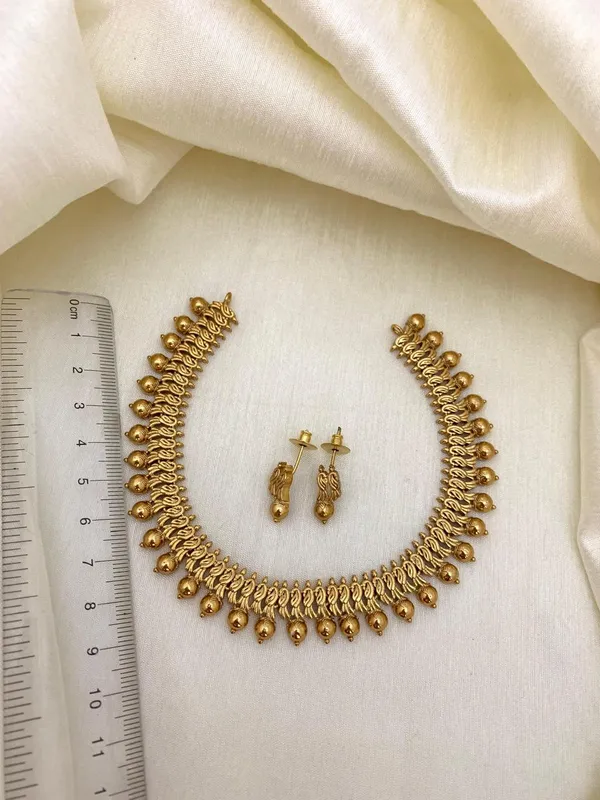 ARIYAHI_SHORT_NECKLACE_SET