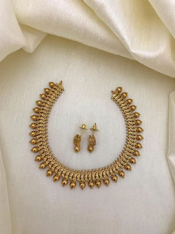 ARIYAHI_SHORT_NECKLACE_SET