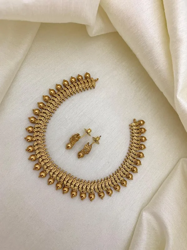 ARIYAHI_SHORT_NECKLACE_SET