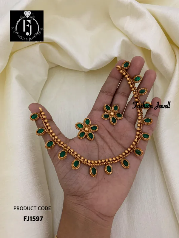 Turvi_Necklace_Set
