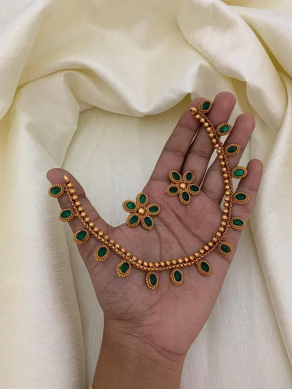 Turvi_Necklace_Set