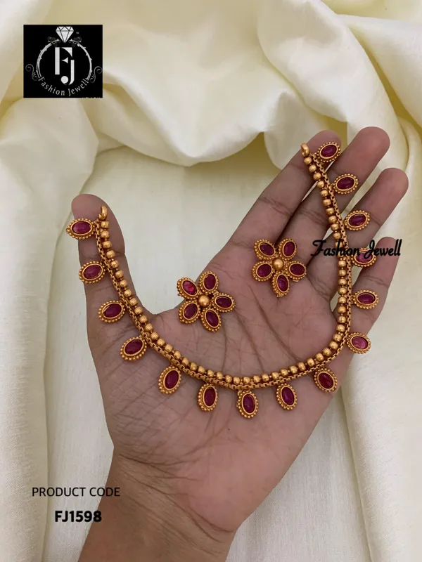 Turvi_Necklace_Set