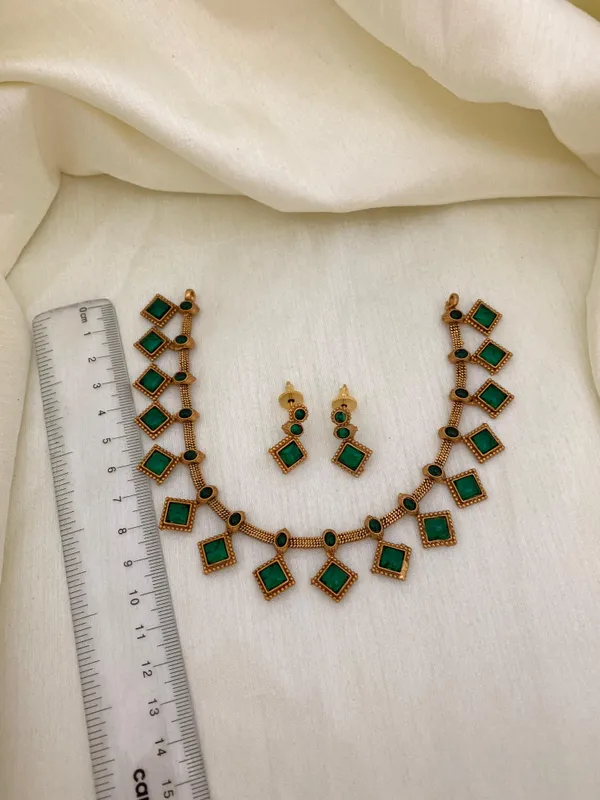 Lokita_Necklace_Set