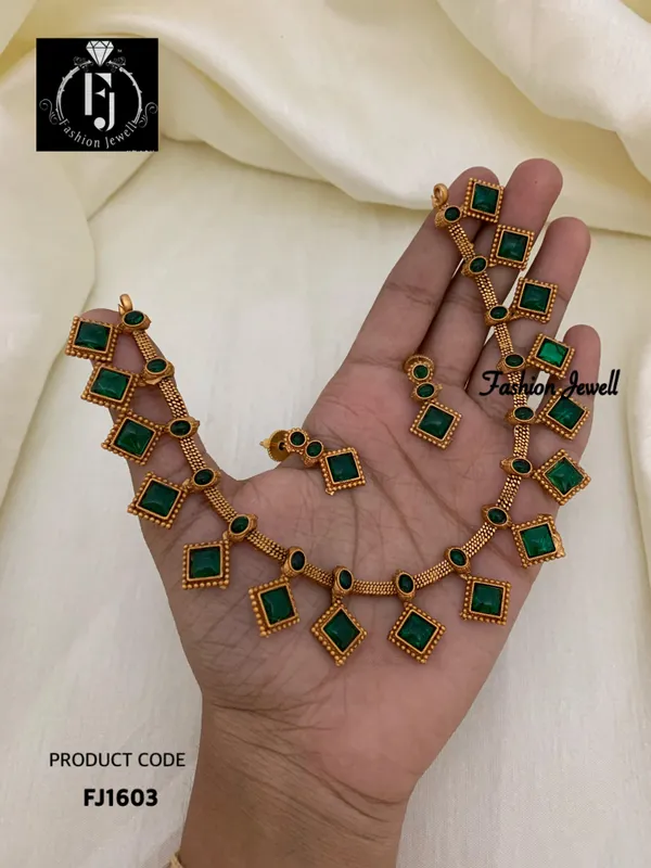 Lokita_Necklace_Set