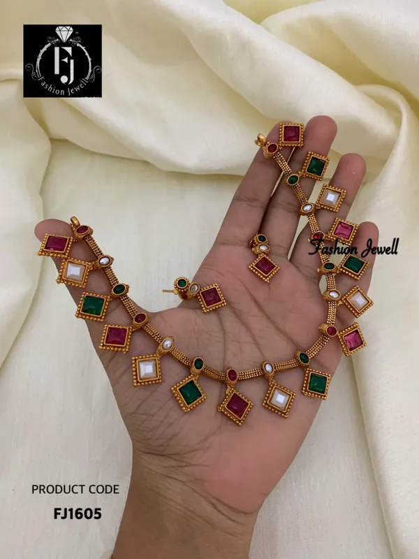 Lokita_Necklace_Set