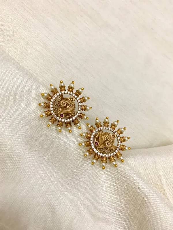 SHANK_PEARL_EAR_STUDS