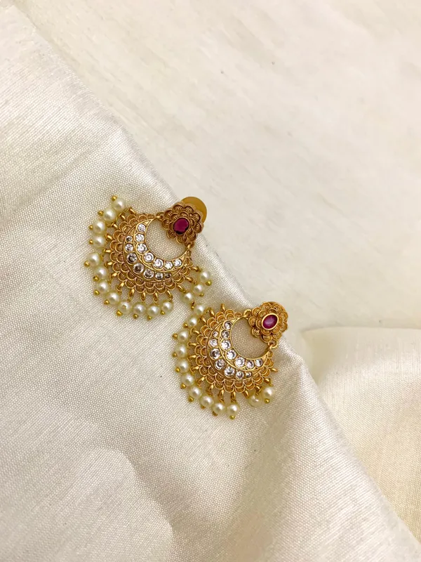 FLARE_CHANDBALI_EAR_STUDS