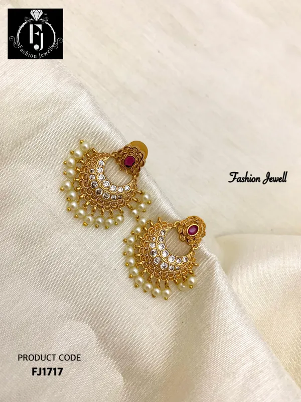 FLARE_CHANDBALI_EAR_STUDS