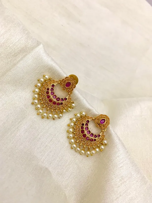 FLARE_CHANDBALI_EAR_STUDS