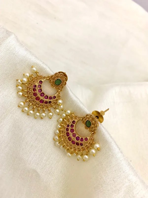 FLARE_CHANDBALI_EAR_STUDS