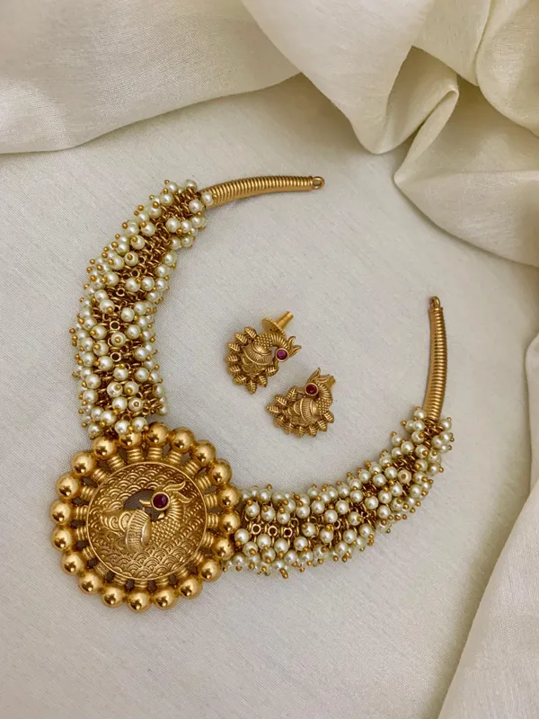 Aanya_cluster_pipe_style_Necklace