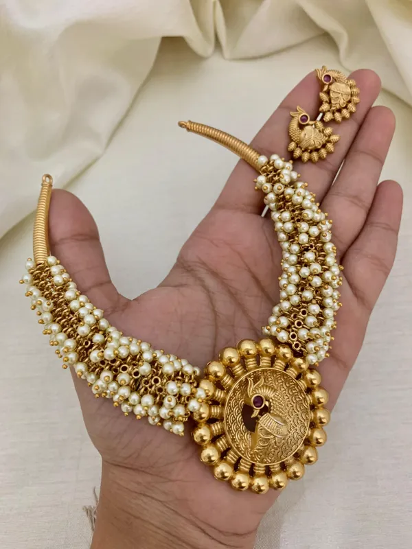 Aanya_cluster_pipe_style_Necklace