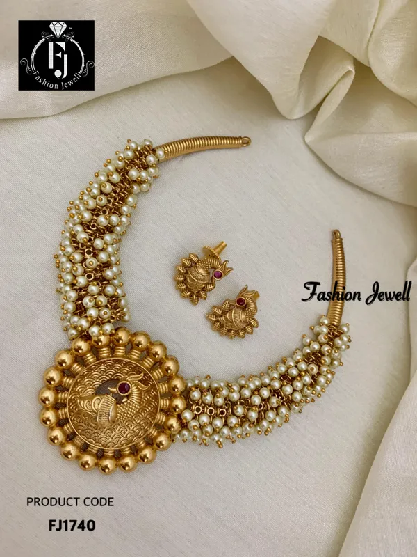 Aanya_cluster_pipe_style_Necklace