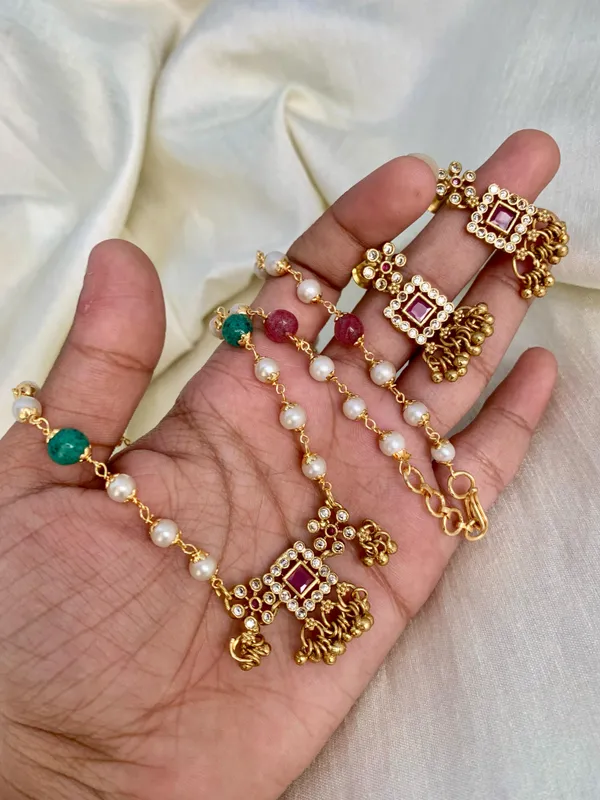 SHARVI_GEMS_&_PEARL_PENDENT_SET
