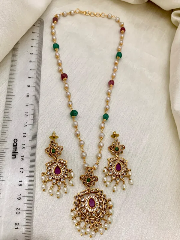 CREMA_GEMS_&_PEARL_PENDENT_SET