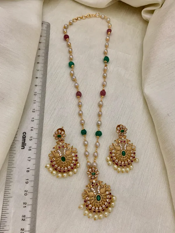 BRINDA_GEMS_&_PEARL_PENDENT_SET