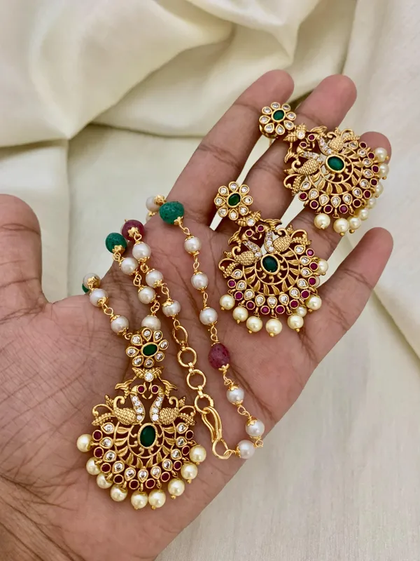 BRINDA_GEMS_&_PEARL_PENDENT_SET